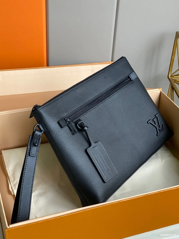 WIS LOUIS POUCH IPAD VUITTON 0124